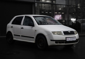 Подержанный автомобиль Skoda Fabia Hatchback 2001 года (3 фото)