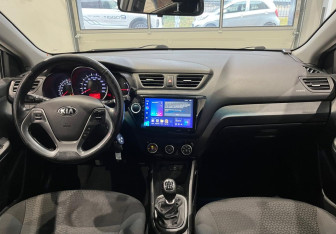 Подержанный автомобиль Kia Rio Sedan 2016 года (14 фото)
