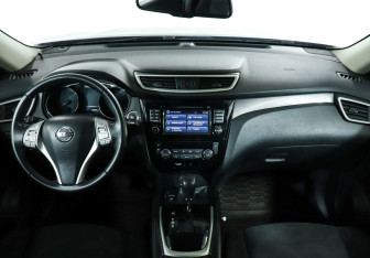 Подержанный автомобиль Nissan X-Trail 2015 года (9 фото)