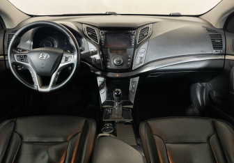Подержанный автомобиль Hyundai i40 Sedan 2016 года (12 фото)