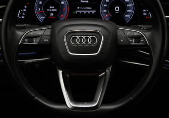 Подержанный автомобиль Audi Q8 2019 года (10 фото)
