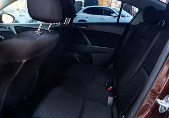 Подержанный автомобиль Mazda 3 Sedan 2011 года (8 фото)