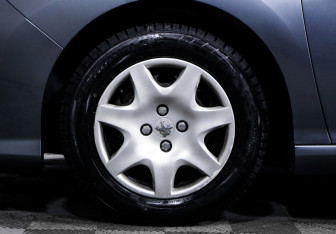 Подержанный автомобиль Peugeot 308 Hatchback 2011 года (15 фото)