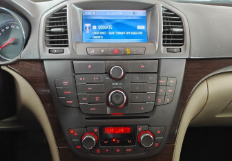 Подержанный автомобиль Opel Insignia Wagon 2011 года (13 фото)