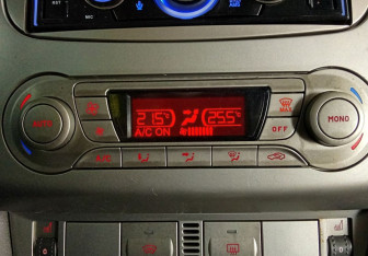 Подержанный автомобиль Ford Focus Hatchback 2010 года (15 фото)