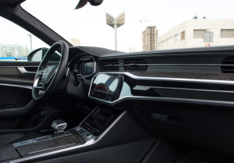 Подержанный автомобиль Audi A6 Sedan 2018 года (15 фото)