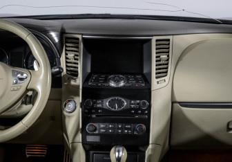 Подержанный автомобиль Infiniti FX 2012 года (13 фото)