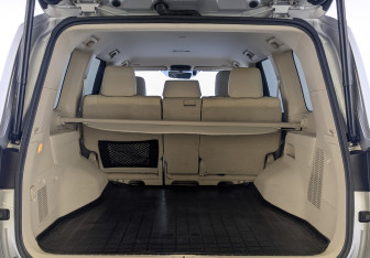 Подержанный автомобиль Toyota Land Cruiser Suv 2022 года (10 фото)