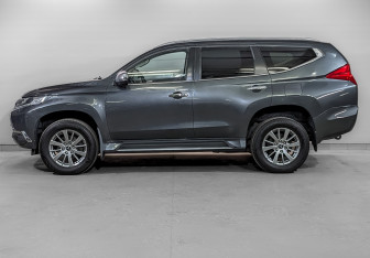 Подержанный автомобиль Mitsubishi Pajero Sport 2018 года (8 фото)