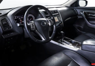 Подержанный автомобиль Nissan Teana 2014 года (13 фото)