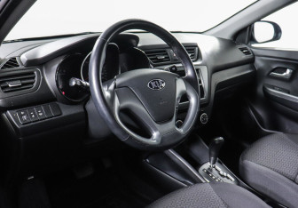 Подержанный автомобиль Kia Rio Sedan 2015 года (6 фото)