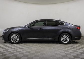 Подержанный автомобиль Kia K7 2017 года (10 фото)