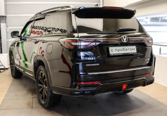 Подержанный автомобиль Changan CS95 2023 года (6 фото)