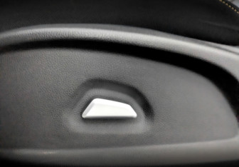 Подержанный автомобиль Москвич 3е 2023 года (21 фото)