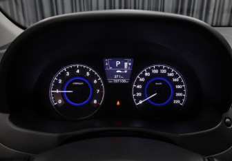 Подержанный автомобиль Hyundai Solaris Sedan 2011 года (13 фото)