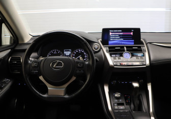 Подержанный автомобиль Lexus NX 2021 года (8 фото)