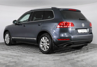 Подержанный автомобиль Volkswagen Touareg 2012 года (7 фото)