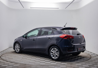 Подержанный автомобиль Kia Ceed Hatchback 2016 года (7 фото)