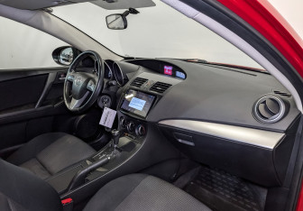 Подержанный автомобиль Mazda 3 Sedan 2012 года (11 фото)