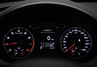 Подержанный автомобиль Audi Q3 2014 года (10 фото)