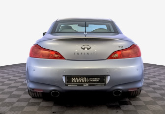 Подержанный автомобиль Infiniti G Convertible 2011 года (6 фото)
