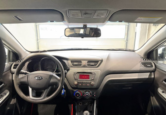 Подержанный автомобиль Kia Rio Sedan 2013 года (12 фото)