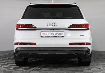 Подержанный автомобиль Audi Q7 2021 года (6 фото)