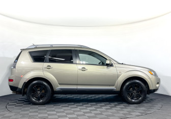Подержанный автомобиль Mitsubishi Outlander 2008 года (4 фото)