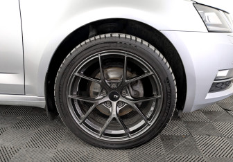 Подержанный автомобиль Skoda Octavia Liftback 2017 года (18 фото)