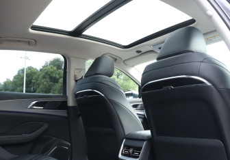 Подержанный автомобиль Hongqi H5 2024 года (21 фото)