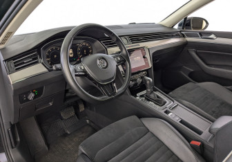Подержанный автомобиль Volkswagen Passat Sedan 2018 года (17 фото)