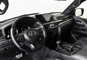 Подержанный автомобиль Lexus LX 2021 года (13 фото)