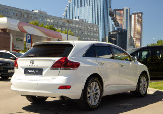 Подержанный автомобиль Toyota Venza 2013 года (4 фото)