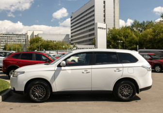 Подержанный автомобиль Mitsubishi Outlander 2013 года (6 фото)