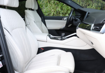 Подержанный автомобиль BMW X6 2021 года (15 фото)