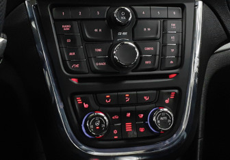 Подержанный автомобиль Opel Mokka 2013 года (14 фото)