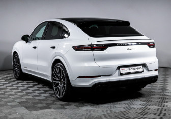 Подержанный автомобиль Porsche Cayenne 2022 года (7 фото)