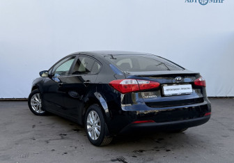 Подержанный автомобиль Kia Cerato Sedan 2015 года (7 фото)