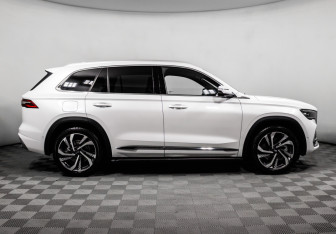 Подержанный автомобиль Geely Monjaro 2023 года (4 фото)