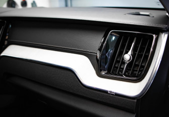 Подержанный автомобиль Volvo XC60 2021 года (25 фото)