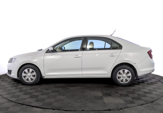 Подержанный автомобиль Skoda Rapid Liftback 2019 года (8 фото)