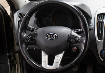 Подержанный автомобиль Kia Ceed Wagon 2011 года (16 фото)