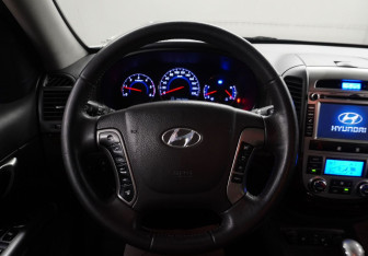 Подержанный автомобиль Hyundai Santa Fe 2011 года (10 фото)
