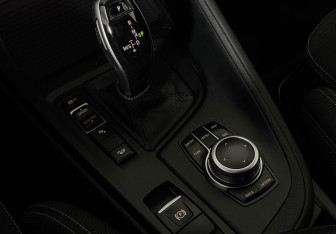 Подержанный автомобиль BMW X1 2018 года (16 фото)