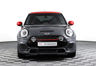 Подержанный автомобиль MINI Hatch 2016 года (2 фото)