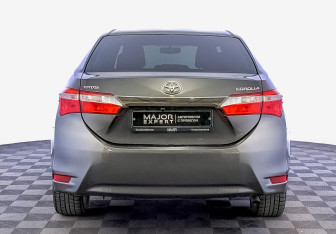 Подержанный автомобиль Toyota Corolla Sedan 2015 года (6 фото)