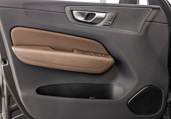 Подержанный автомобиль Volvo XC60 2023 года (19 фото)