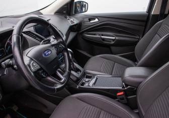 Подержанный автомобиль Ford Kuga 2018 года (10 фото)