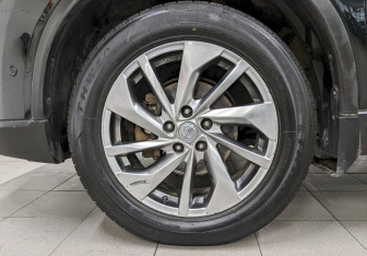 Подержанный автомобиль Nissan X-Trail 2015 года (18 фото)