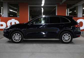 Подержанный автомобиль Porsche Cayenne 2013 года (8 фото)
